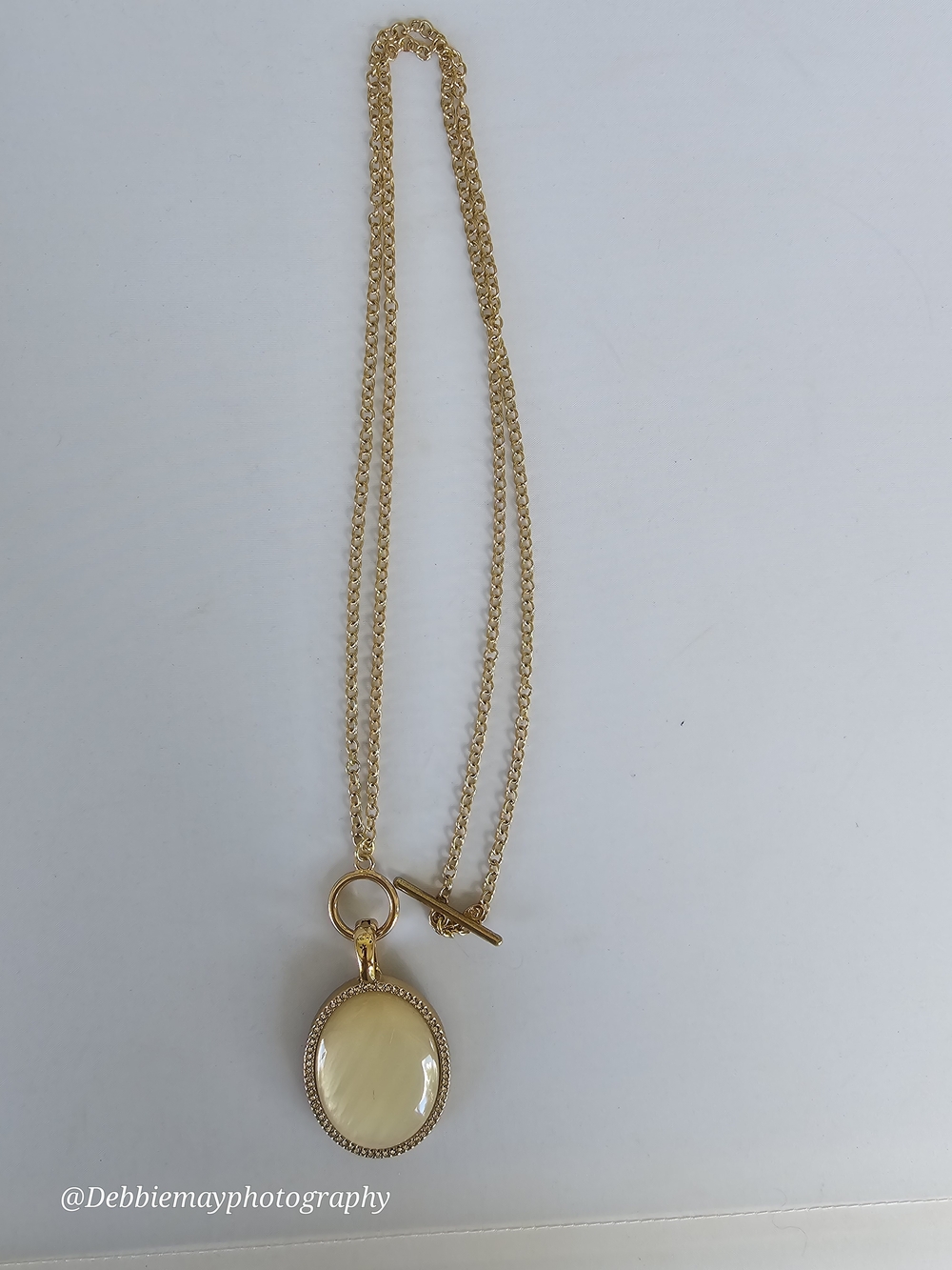 Premier Designs Gold and Cream Oval Pendant Necklace